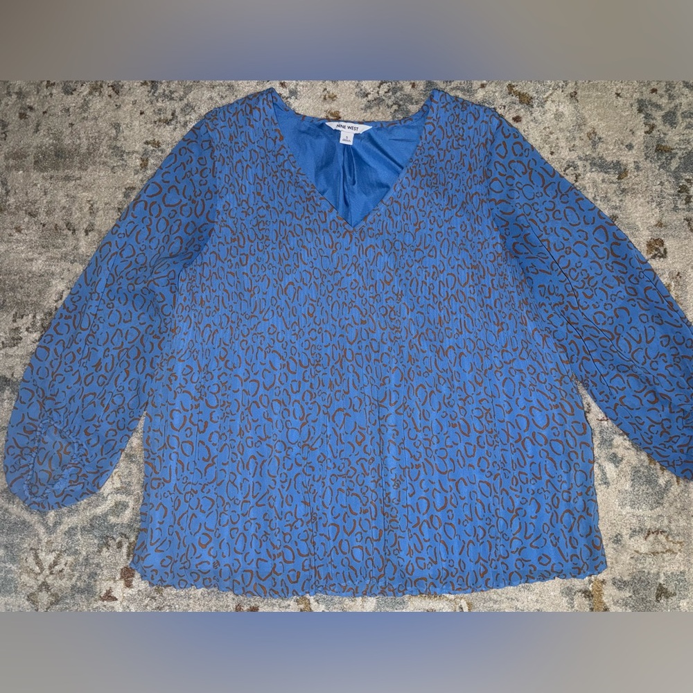 Nine Weat Blue Leopard V-Neck Blouse sz Small